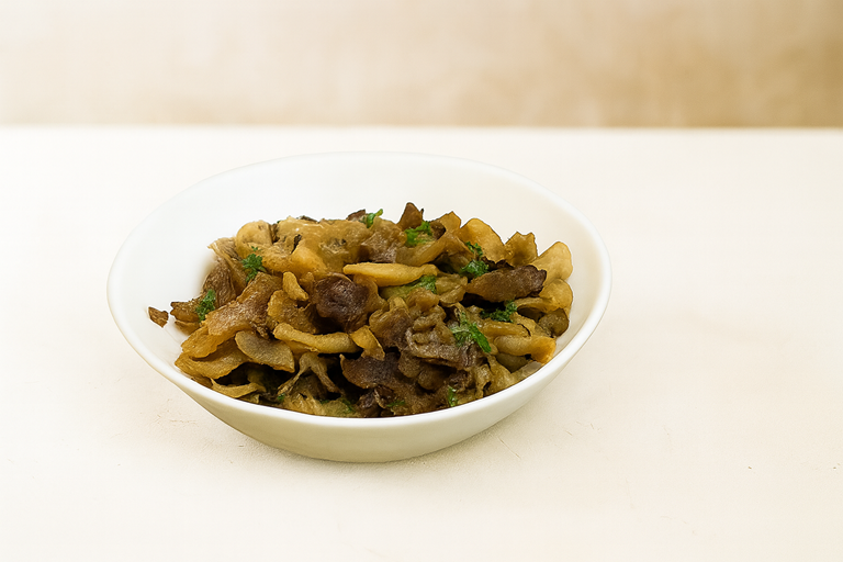 Funghi trifolati in padella, contorno autunnale facile e veloce